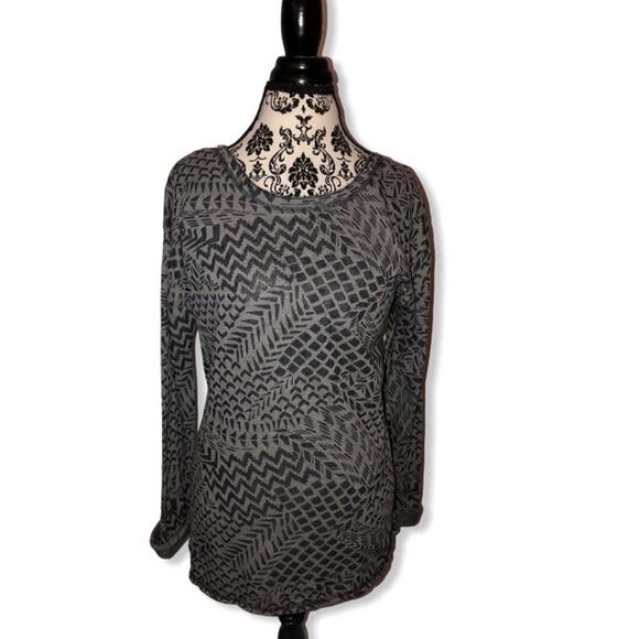 Aeropostale Thermal V-back Grey Geometric Print Tunic Top, size Medium - Picture 1 of 11